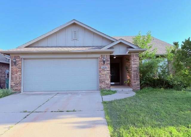 Property at 2828 NW 184th St, Edmond, OK 73012, 3 beds, 2 baths
