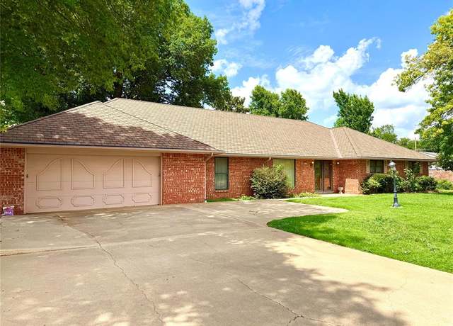 Property at 212 Meadowdale Dr, Chickasha, OK 73018, 4 beds, 3 baths