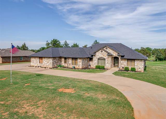 Property at 1140 S May Ave, Guthrie, OK 73044, 3 beds, 2 baths