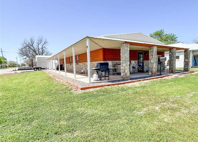 Property at 429 S Bailey St, Hobart, OK 73651, 3 beds, 2 baths
