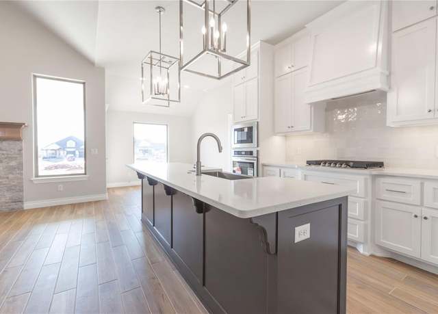 Property at 3225 Poppey Ln, Edmond, OK 73012, 4 beds, 2 baths