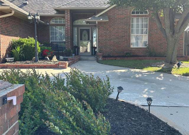 Property at 418 Palo Verde Dr, Yukon, OK 73099, 5 beds, 4.5 baths