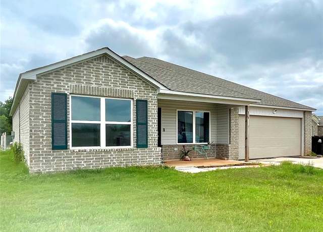 Property at 319 Starlight Dr, Shawnee, OK 74804, 4 beds, 2 baths