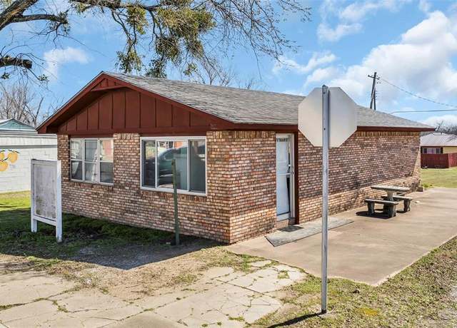 Property at 101 E Main St, Stratford, OK 74872, 1 bed, 1 bath