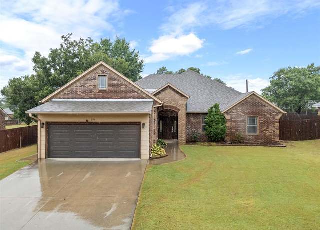 Property at 206 N Manning St, Stillwater, OK 74075, 5 beds, 3 baths