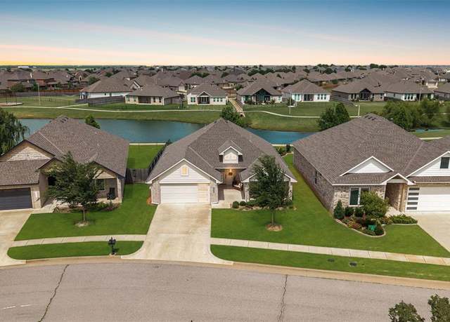 Property at 6209 NW 158th St, Edmond, OK 73013, 3 beds, 2 baths