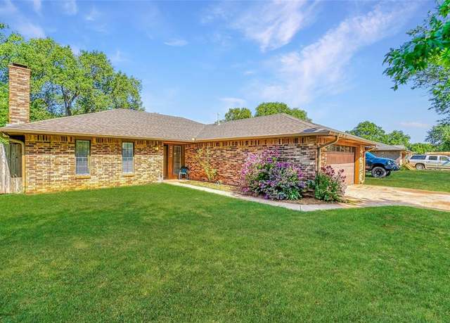 Property at 213 Magnolia Ave, Elk City, OK 73644, 3 beds, 2 baths