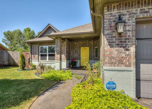 Property at 5401 St James Pl, Oklahoma City, OK 73179, 3 beds, 2.5 baths