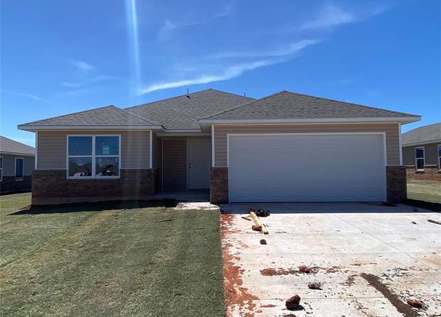 Property at 929 S Buffalo Ln, Mustang, OK 73064, 3 beds, 2 baths