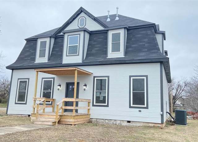 Property at 129 S 8th St, Mcloud, OK 74851, 5 beds, 2.5 baths