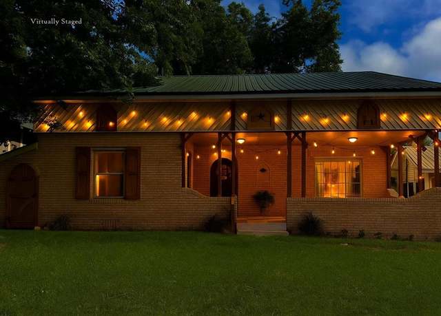 Property at 904 W Minnesota Ave, Chickasha, OK 73018, 2 beds, 2 baths