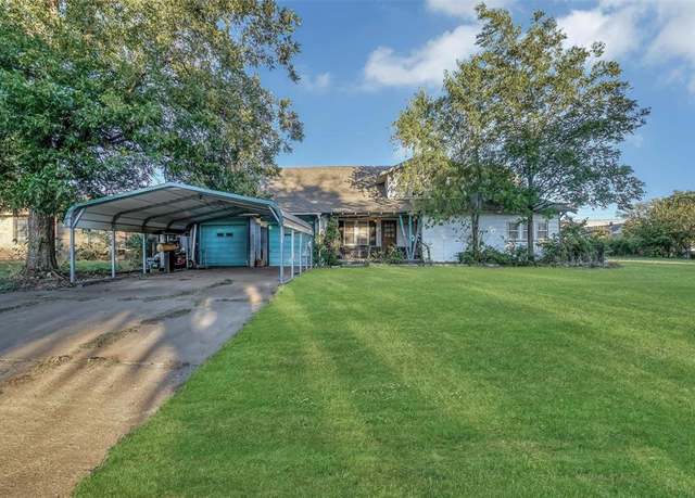 Property at 514 N 7th St, Weatherford, OK 73096, 4 beds, 2 baths
