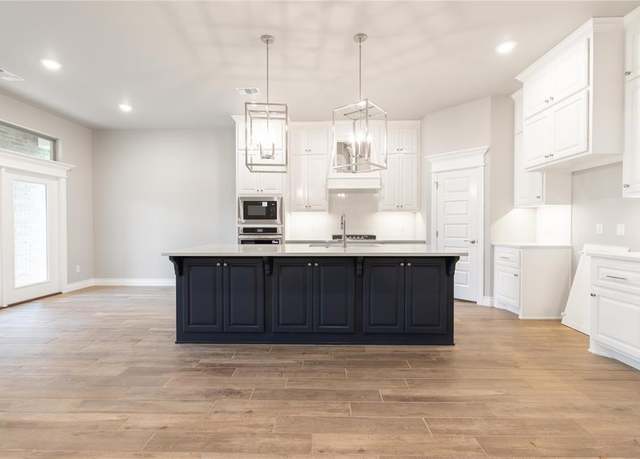 Property at 16225 Verbena Cir, Edmond, OK 73013, 4 beds, 2 baths