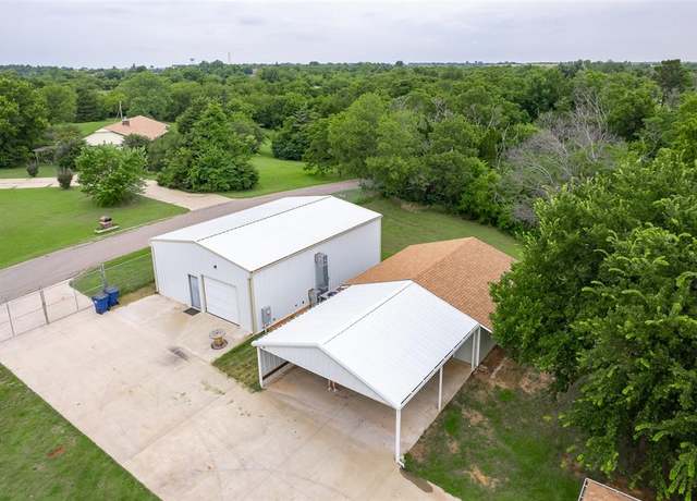 Property at 400 Longview Dr SW, Piedmont, OK 73078, 4 beds, 2 baths