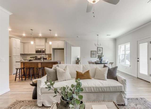 Property at 11728 SW 14th St, Yukon, OK 73099, 3 beds, 2 baths