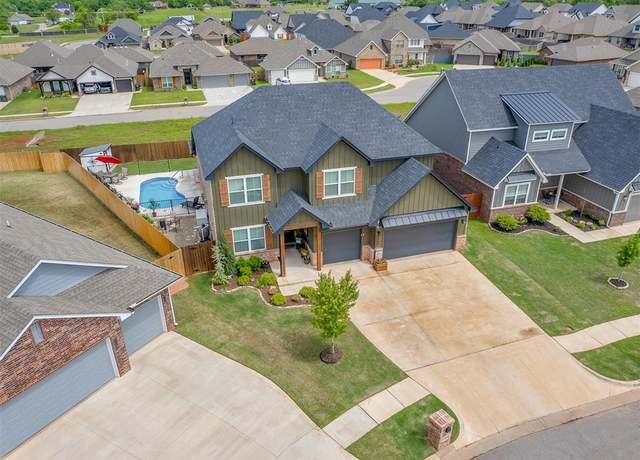 Property at 6303 Macarthur Park Cir, Edmond, OK 73012, 5 beds, 2.5 baths