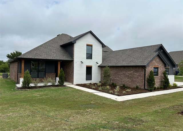 Property at 10157 NW 100th St, Yukon, OK 73099, 5 beds, 3.5 baths