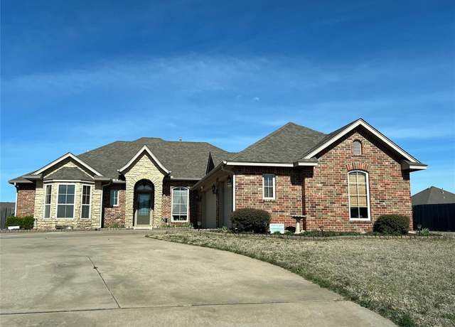 Property at 1810 Hunters Ridge Dr, Shawnee, OK 74804, 3 beds, 2.5 baths