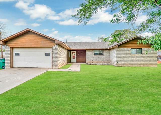 Property at 223 E Pierce St, Mangum, OK 73554, 3 beds, 2.5 baths