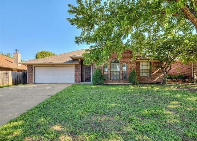 Property at 1621 Park View Pl, Edmond, OK 73003, 3 beds, 2 baths