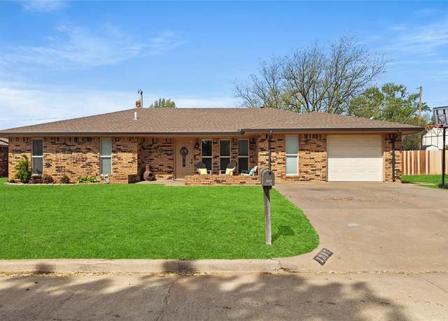 Property at 1317 Linwood St, Weatherford, OK 73096, 4 beds, 2 baths
