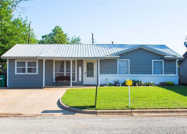 Property at 605 N Meandering St, Frederick, OK 73542, 3 beds, 1 bath