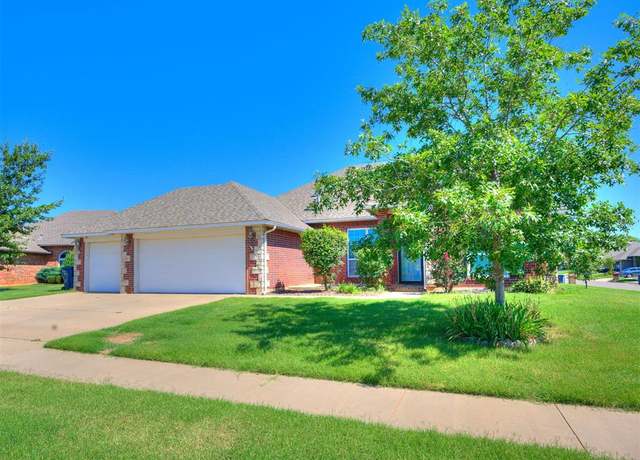 Property at 9809 SW 33rd St, Yukon, OK 73099, 4 beds, 2.5 baths