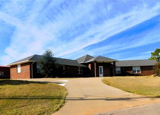 Property at 501 N Hogan Ave, Guthrie, OK 73044, 4 beds, 3.5 baths