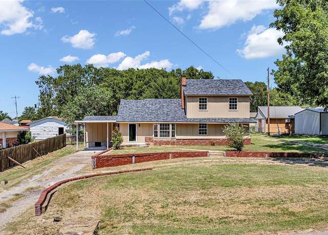 Property at 614 E Broadway Ave, Sulphur, OK 73086, 4 beds, 3.5 baths