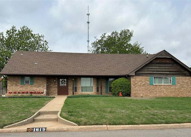 Property at 1619 Crestview Dr, Cordell, OK 73632, 4 beds, 2.5 baths