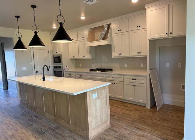 Property at 14525 Astor Ln, Yukon, OK 73099, 4 beds, 2.5 baths