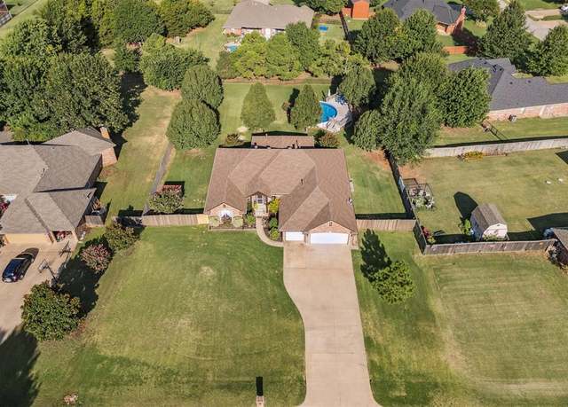 Property at 7405 Niblick Way, Edmond, OK 73025, 3 beds, 2.5 baths