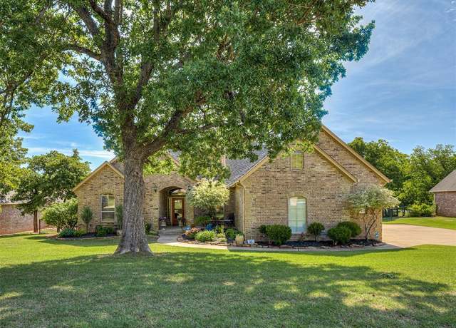 Property at 8720 Belcaro Dr, Edmond, OK 73034, 4 beds, 3 baths