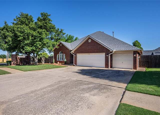 Property at 3001 NE 129th St, Edmond, OK 73013, 3 beds, 2.5 baths