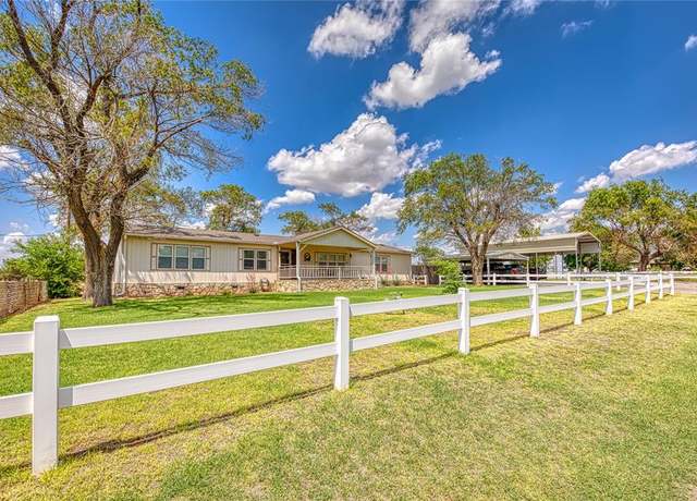 Property at 711 Sisson Ave, Sayre, OK 73662, 3 beds, 2 baths