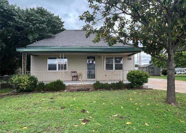 Property at 311 S 17th St, Guthrie, OK 73044, 2 beds, 1.5 baths