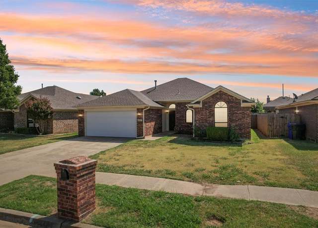 Property at 2017 Old Central Dr, Norman, OK 73071, 3 beds, 2 baths