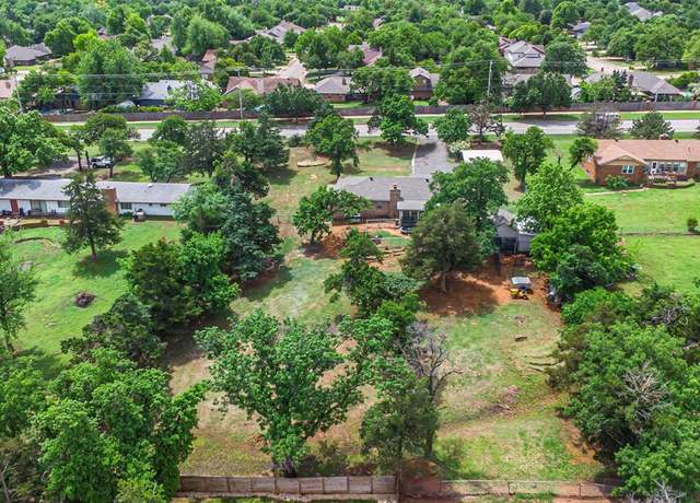Property at 901 E Covell Rd, Edmond, OK 73034, 3 beds, 2 baths