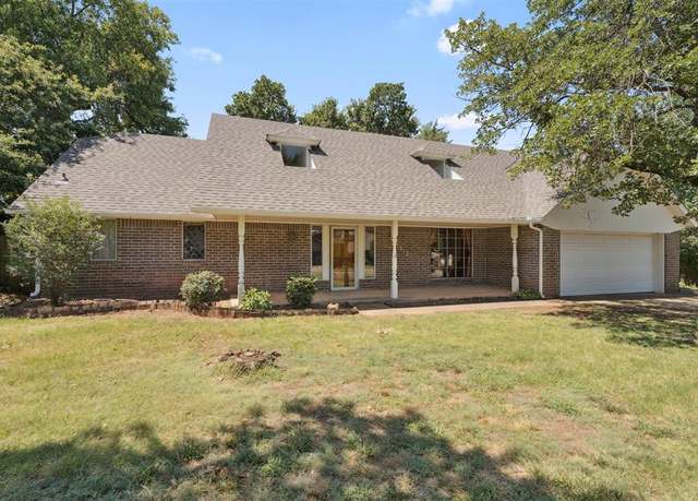 Property at 1312 Cedar View Rd, Edmond, OK 73013, 4 beds, 2.5 baths