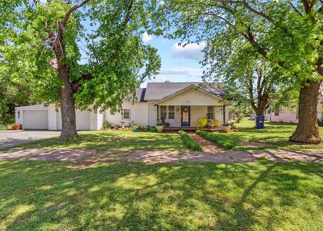 Property at 208 W Broadway St, Custer City, OK 73639, 2 beds, 2 baths
