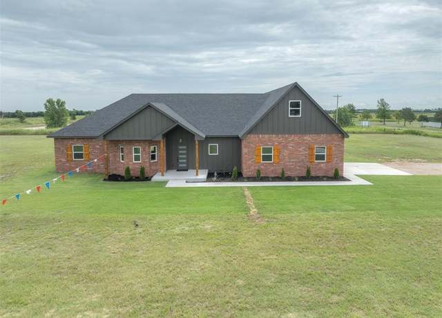 Property at 7990 N Sanderson Ter, Crescent, OK 73028, 3 beds, 2 baths