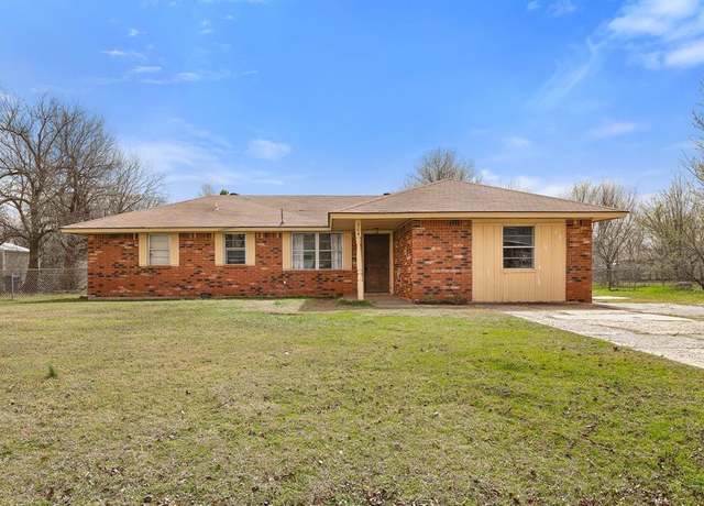 Property at 304 W Division St, Union City, OK 73090, 3 beds, 1.5 baths