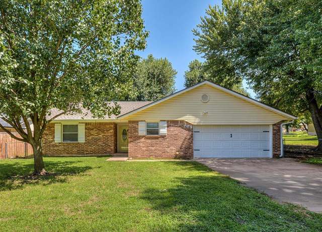 Property at 209 SW 6th St, Blanchard, OK 73010, 3 beds, 2 baths