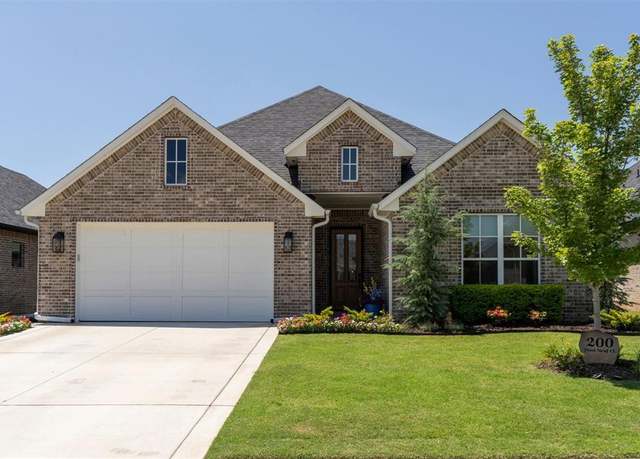 Property at 200 Pont Neuf Ct, Edmond, OK 73034, 5 beds, 3 baths