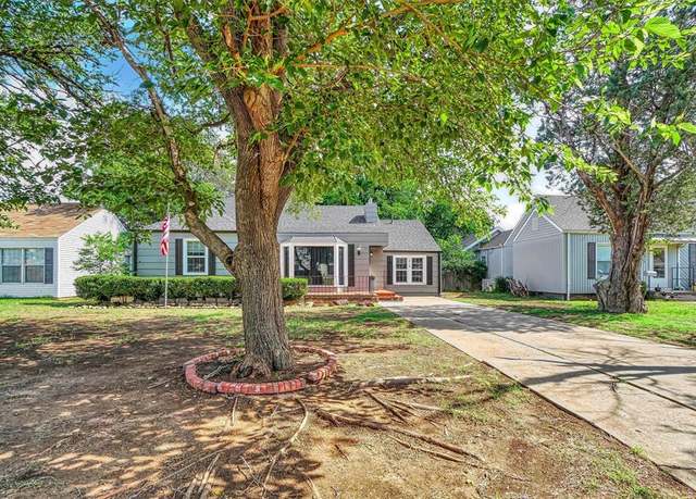 Property at 1016 E Cypress St, Altus, OK 73521, 3 beds, 2 baths