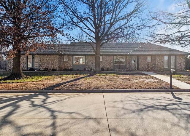 Property at 518 N Bluebird Way, Mustang, OK 73064, 3 beds, 2 baths