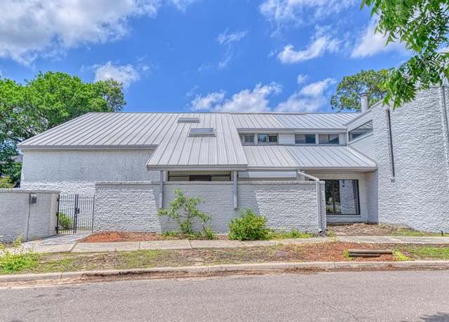 Property at 3605 Hampton Ct, Norman, OK 73072, 3 beds, 2.5 baths