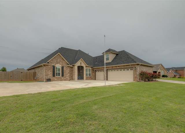 Property at 3664 Stonebrook Dr, Norman, OK 73072, 4 beds, 3 baths
