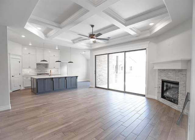 Property at 916 Damask Dr, Edmond, OK 73034, 5 beds, 3 baths