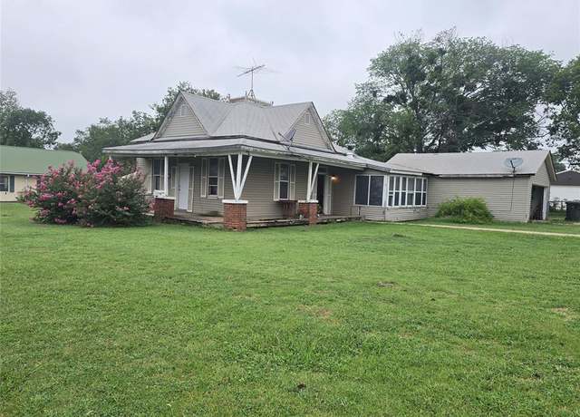 Property at 303 W Main St, Tecumseh, OK 74873, 3 beds, 2 baths